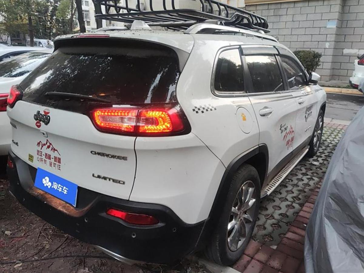 Jeep 自由光  2016款 2.4L 優(yōu)越版圖片