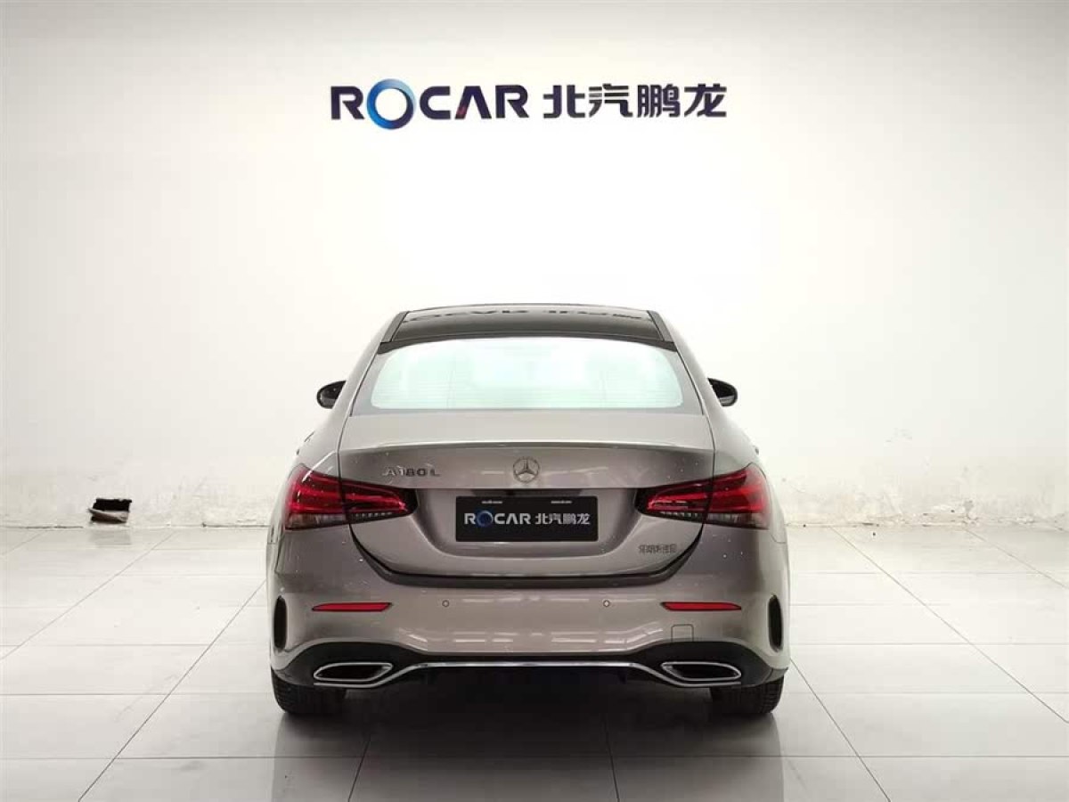 奔馳 奔馳A級(jí)  2021款 改款 A 180 L 運(yùn)動(dòng)轎車圖片