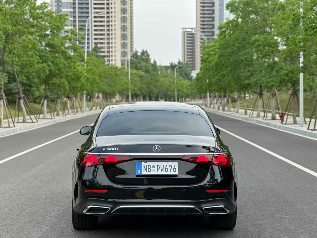 奔馳 奔馳E級  2024款 E 300 L 時尚運動型圖片