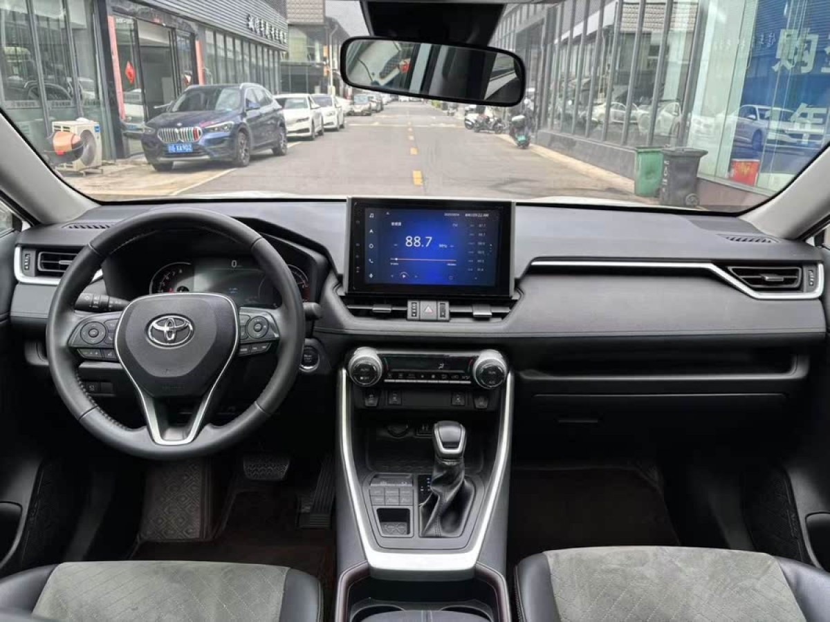 豐田 RAV4榮放  2022款 2.0L CVT四驅(qū)風(fēng)尚Plus版圖片