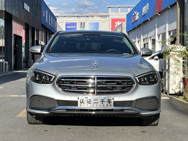 奔驰 奔驰E级  2021款 E 300 L 尊贵型