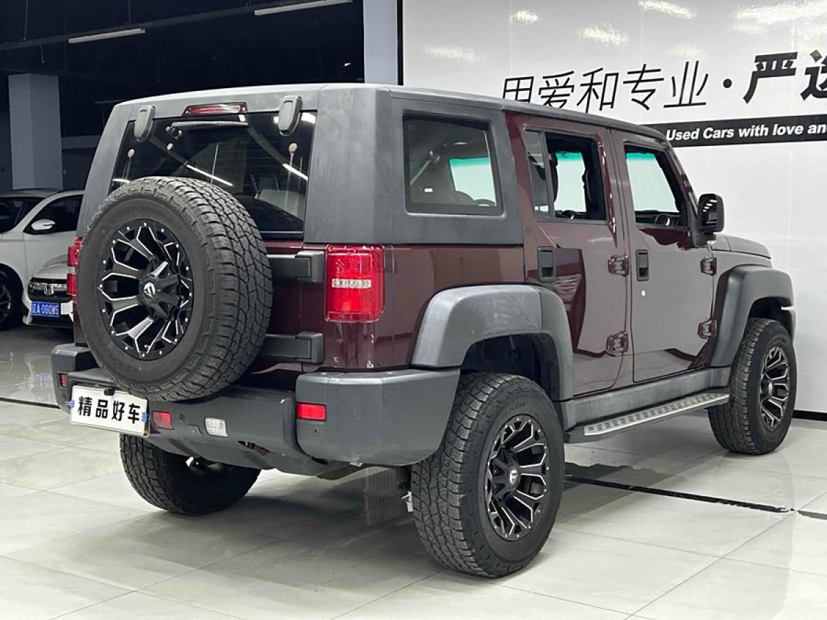 北京 BJ40  2016款 40L 2.3T 手動(dòng)四驅(qū)尊享版圖片