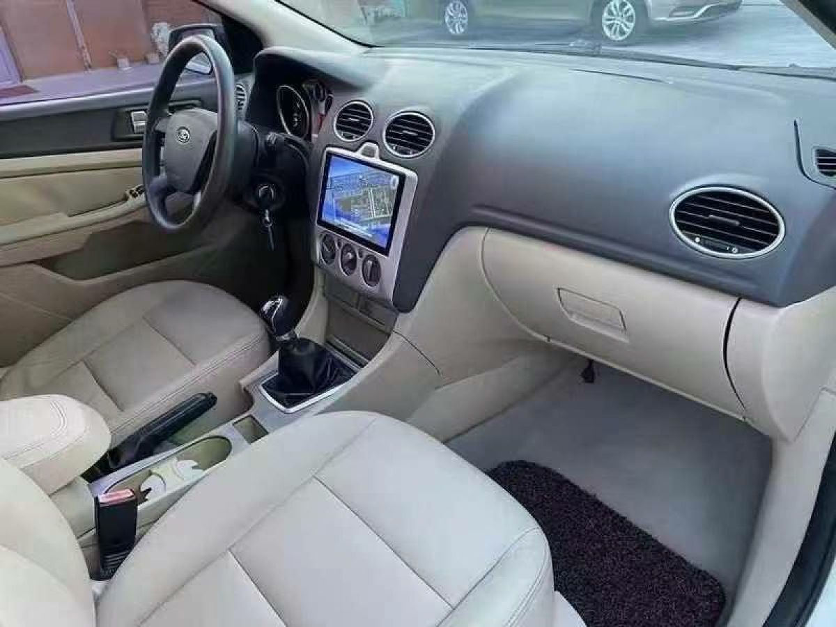 福特 ?？怂? 2012款 三廂 1.6L 手動(dòng)舒適型圖片