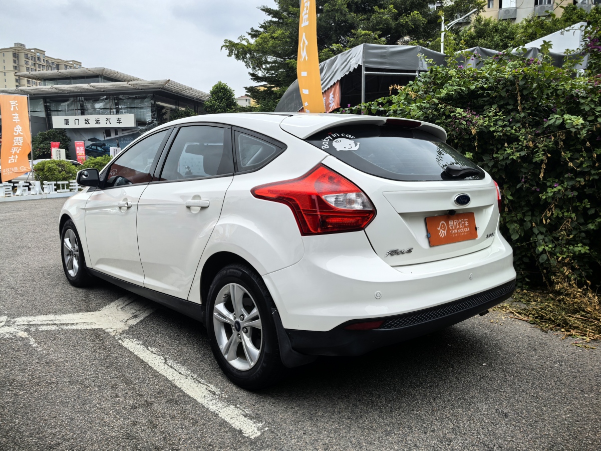 福特 ?？怂? 2012款 兩廂 1.6L 自動風尚型圖片