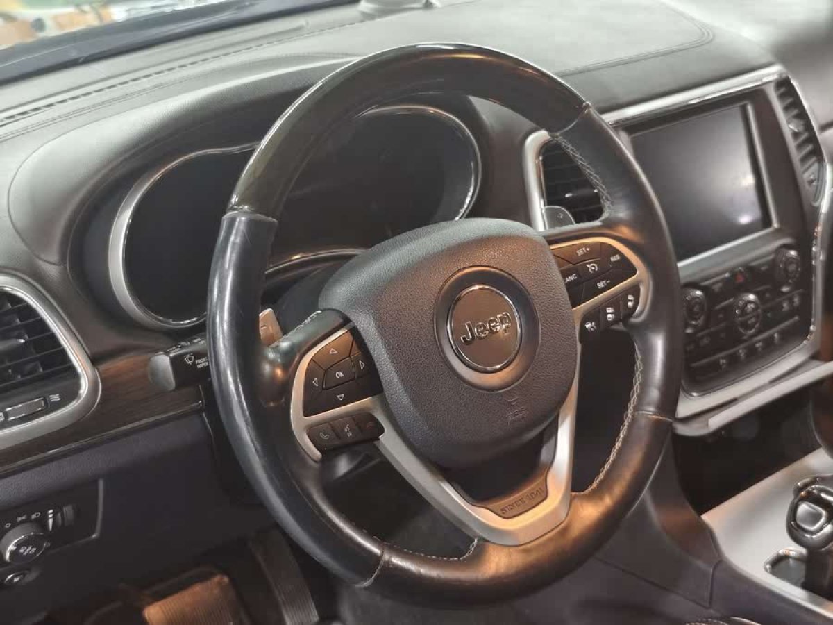 Jeep 大切諾基  2015款 3.6L 豪華導(dǎo)航版圖片