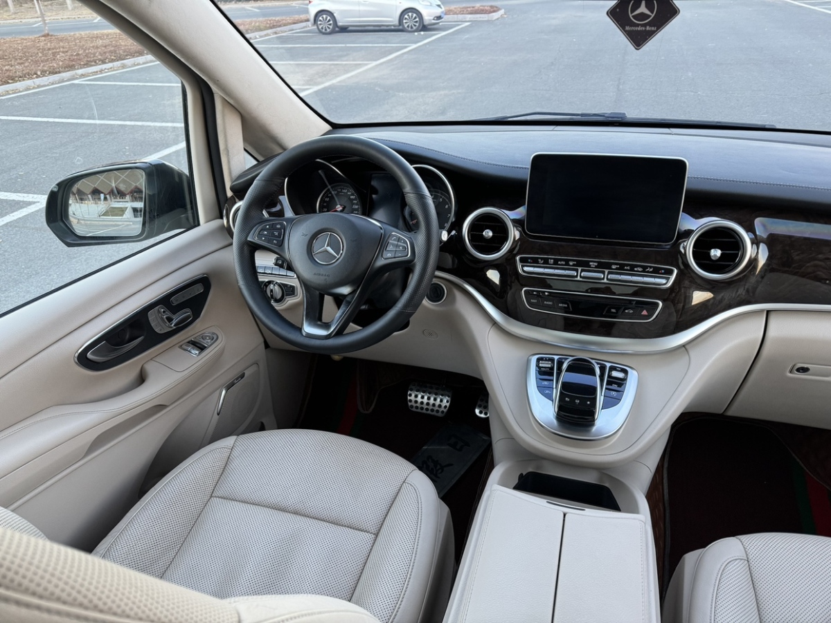 奔驰 V级  2016款 V 260 L 尊贵加长版图片