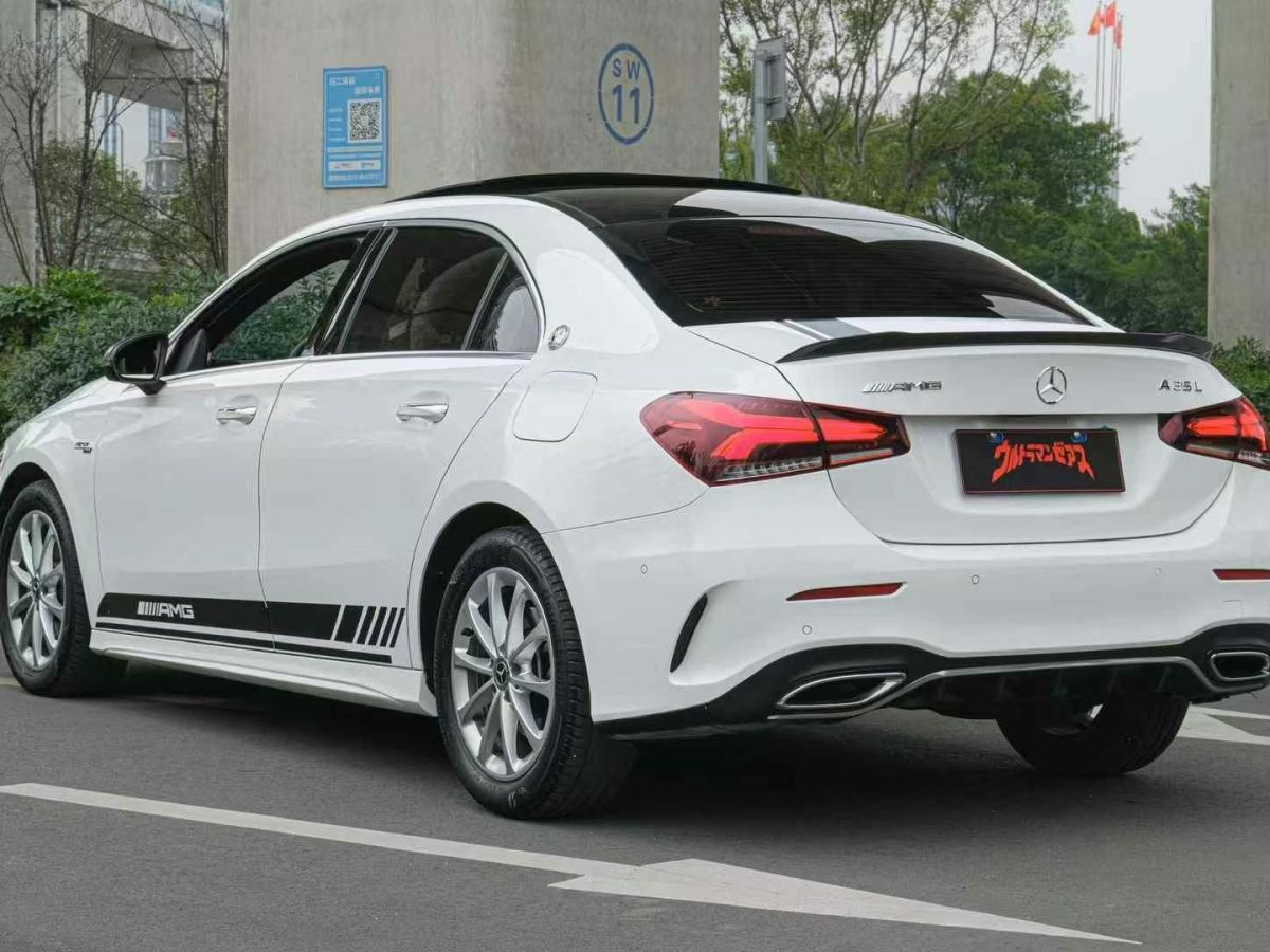 奔馳 奔馳A級  2019款  A 220 L 4MATIC 運(yùn)動(dòng)轎車圖片