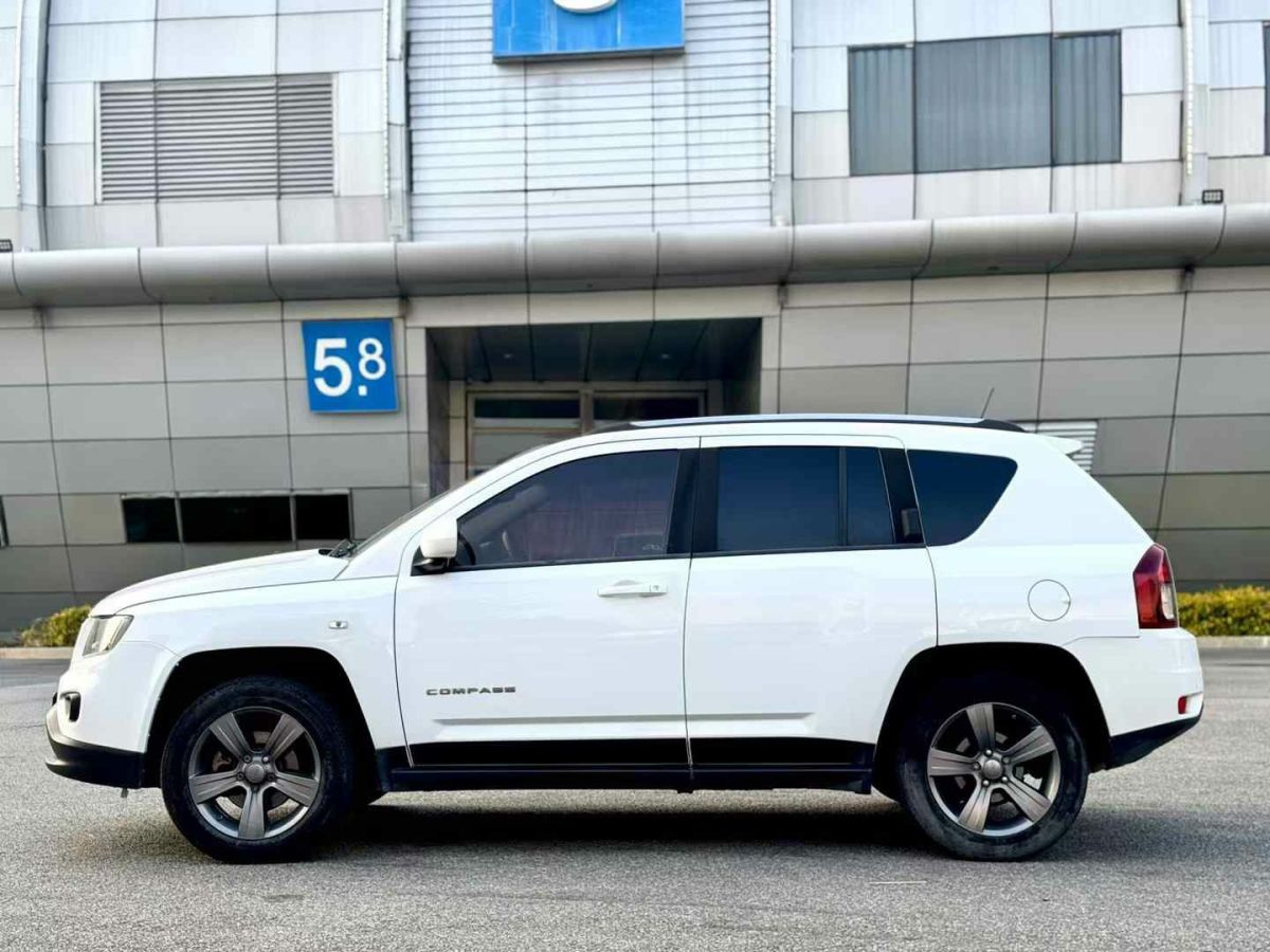 Jeep 指南者  2015款 2.0L 兩驅(qū)豪華版圖片