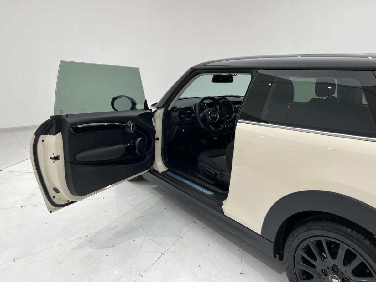 MINI MINI  2019款 1.5T COOPER 經(jīng)典派圖片