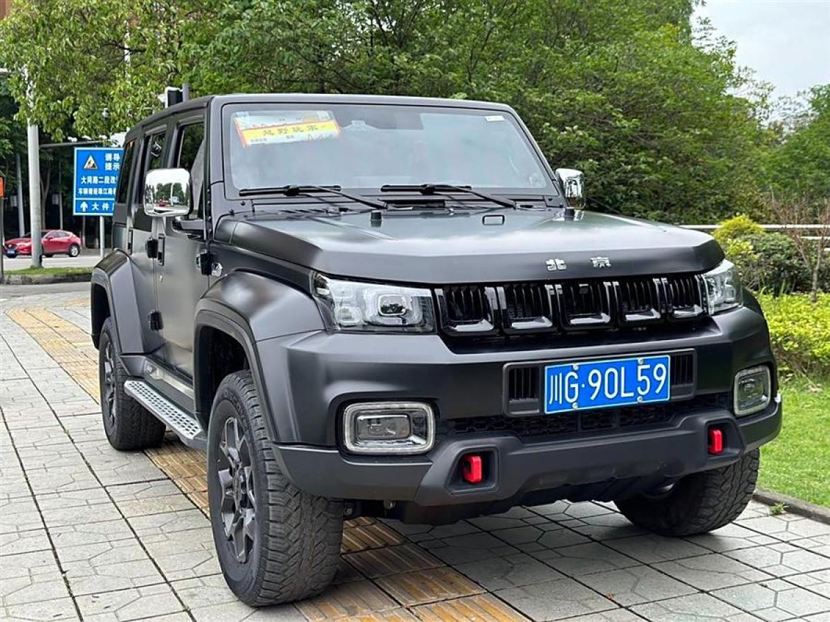 北京 BJ40  2023款 2.0D 自動四驅(qū)刀鋒英雄版?zhèn)b客型（前后電控鎖）圖片