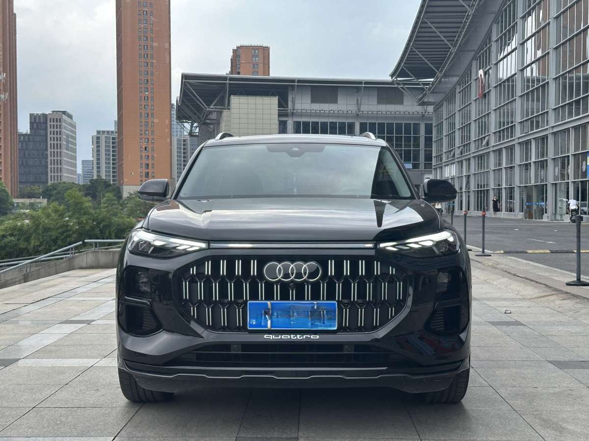 奧迪 奧迪Q6  2022款 45 TFSI quattro 齊云型 Light 羽林套裝圖片