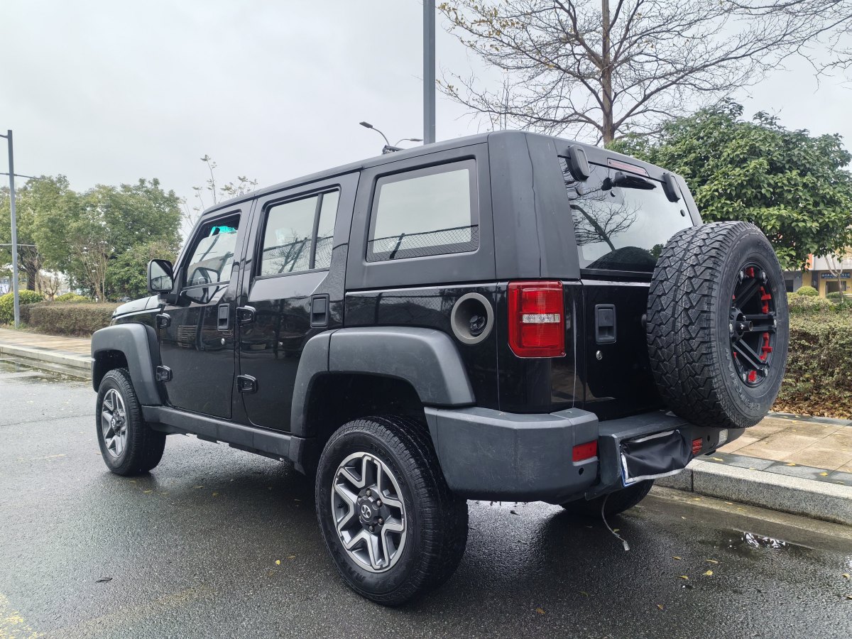 北京 BJ40  2017款 40L 2.3T 自動四驅環(huán)塔冠軍版圖片