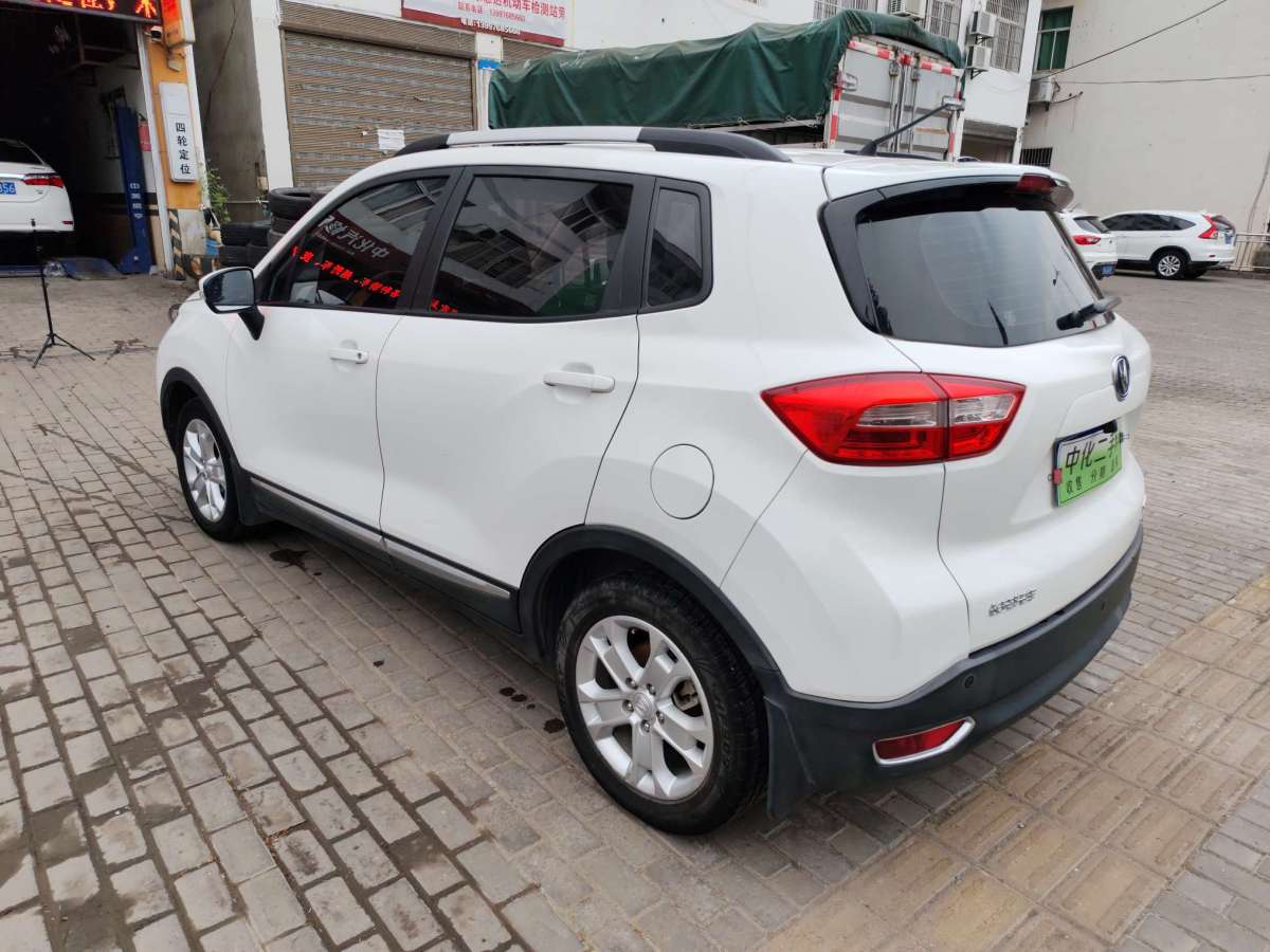 2016年9月長(zhǎng)安 CS15  2016款 1.5L 手動(dòng)豪華版