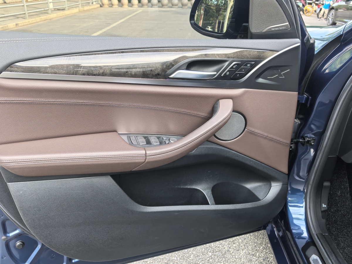 寶馬 寶馬X3  2021款 改款 xDrive30i 領(lǐng)先型 M運(yùn)動套裝圖片