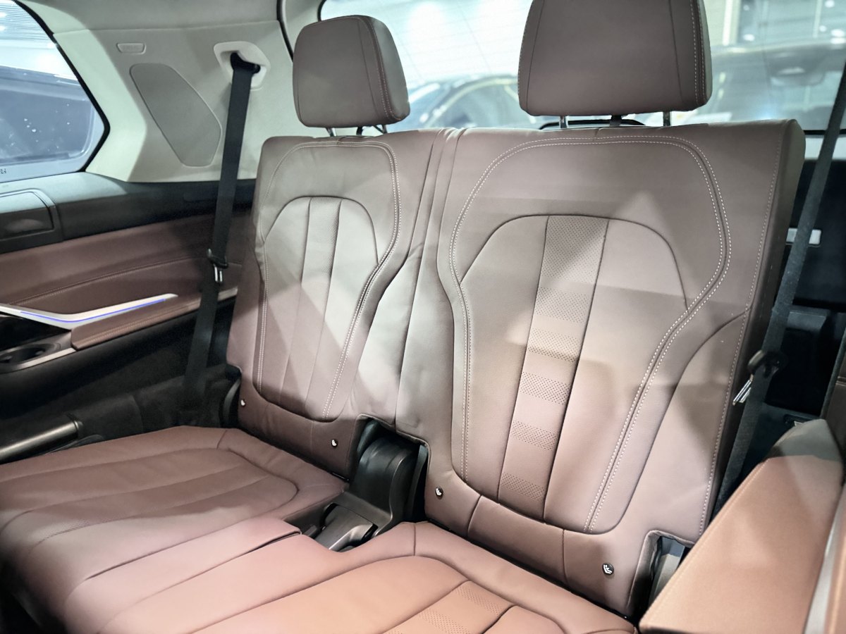寶馬 寶馬X7  2021款 改款 xDrive40i 領(lǐng)先型豪華套裝圖片