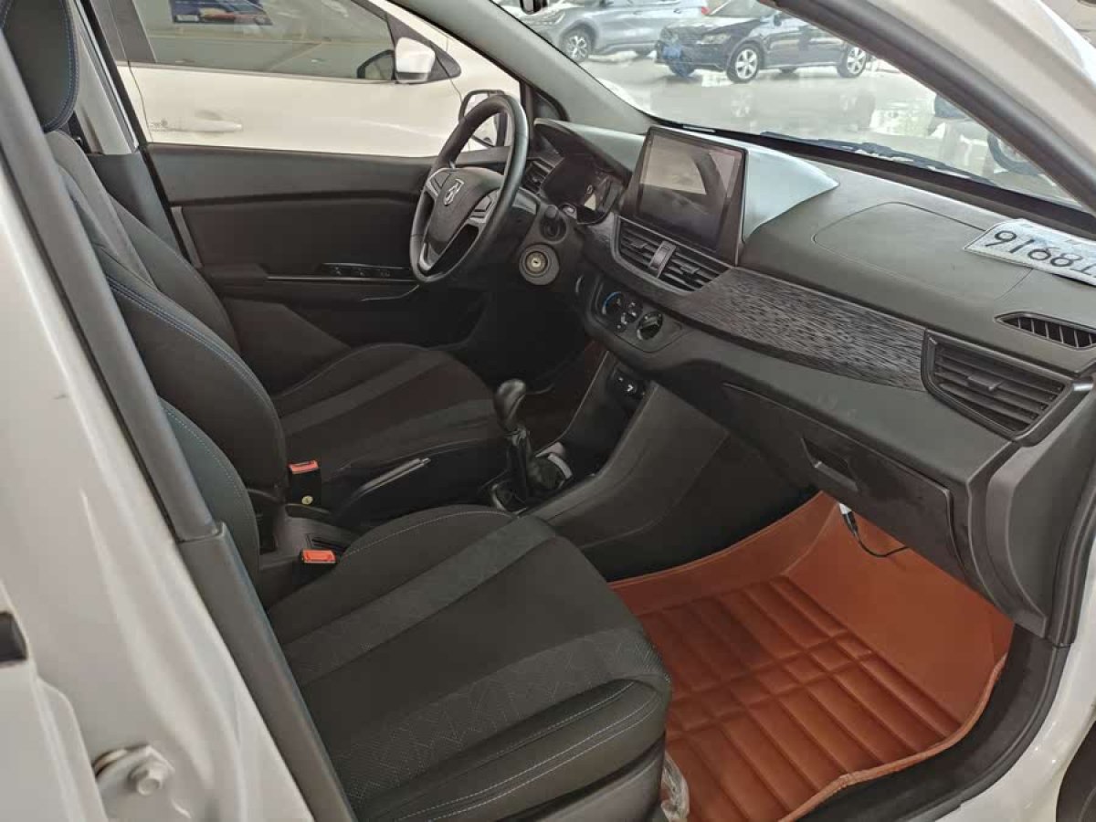 寶駿 310  2016款 1.2L 手動舒適型圖片