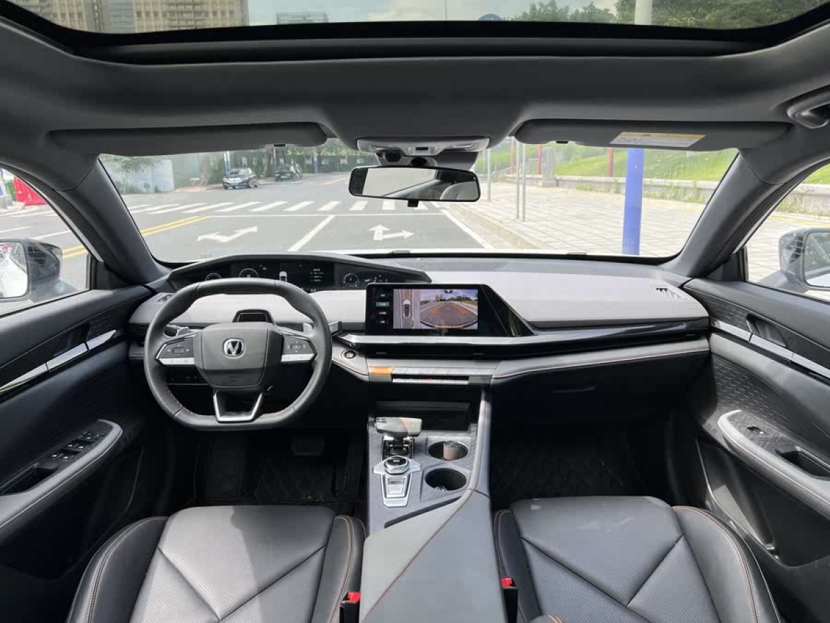 長安 長安UNI-V  2022款 1.5T 尊貴型圖片