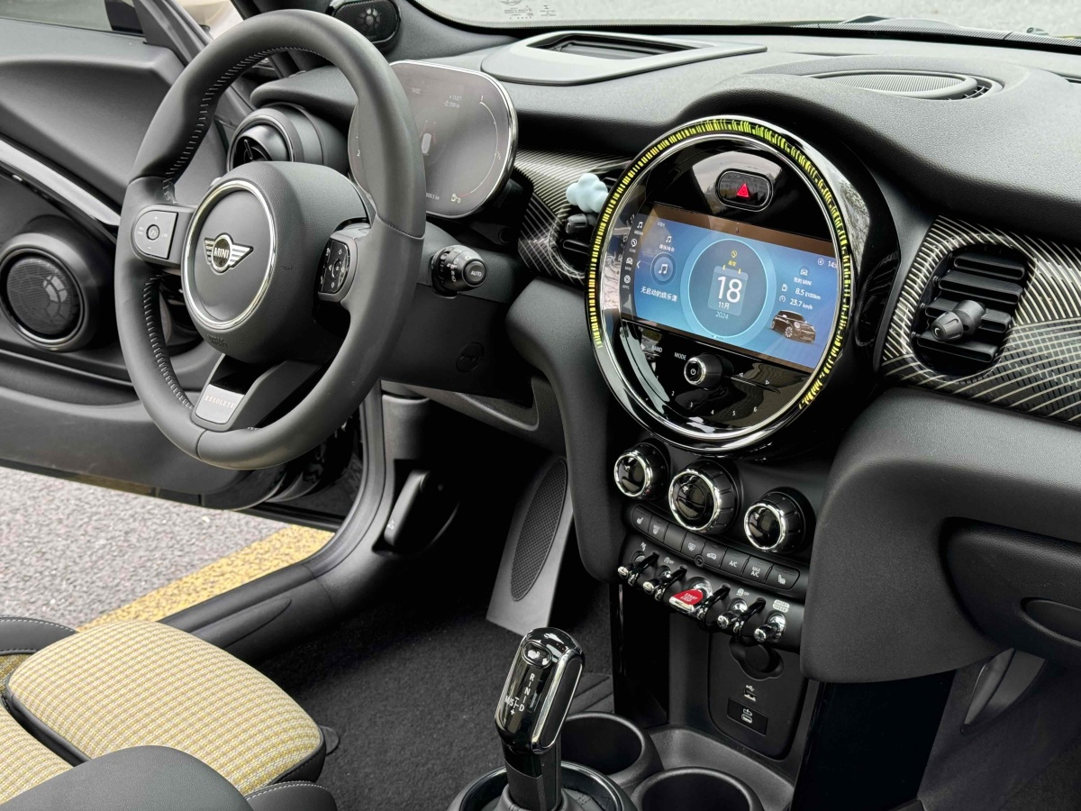 MINI MINI  2022款 2.0T COOPER S 執(zhí)迷特別版圖片