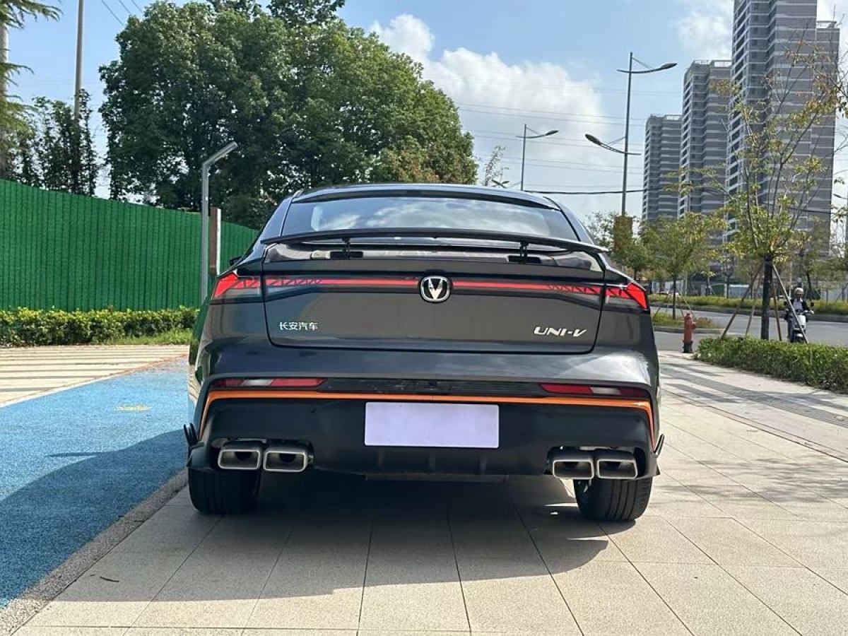 長(zhǎng)安 長(zhǎng)安UNI-V  2022款 1.5T 尊貴型圖片