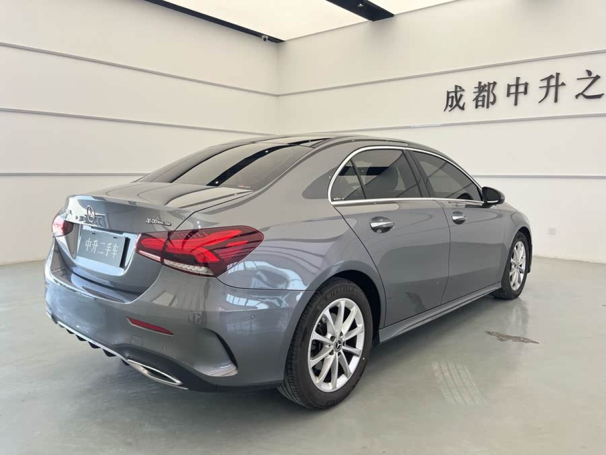 奔馳 奔馳A級  2020款 改款 A 200 L 運動轎車時尚型圖片