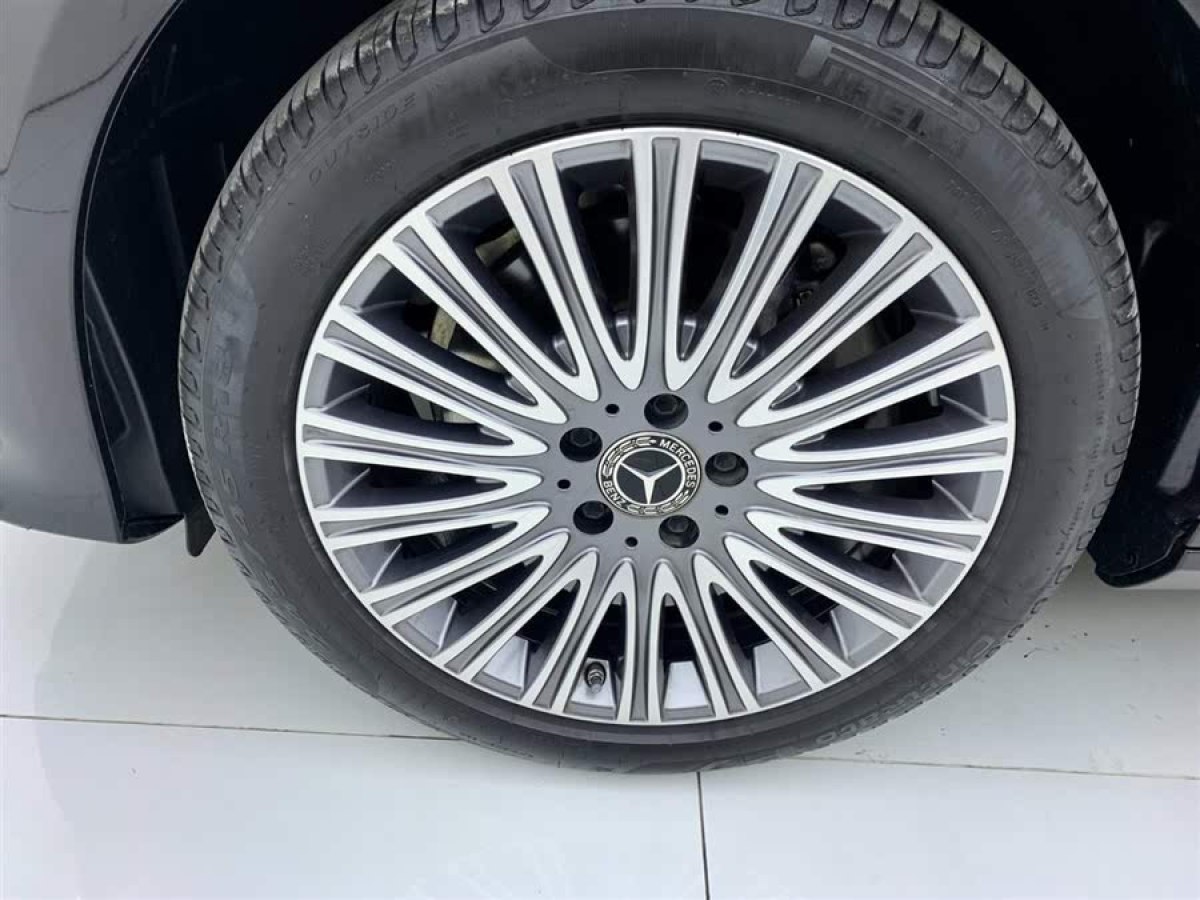 奔馳 奔馳E級  2023款 改款 E 300 L 時尚型圖片