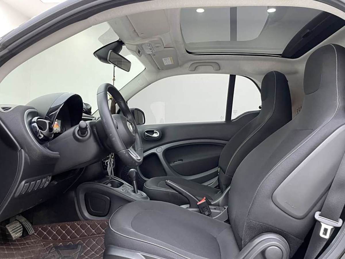 smart fortwo  2019款 0.9T 66千瓦硬頂風(fēng)擎版 國(guó)VI圖片