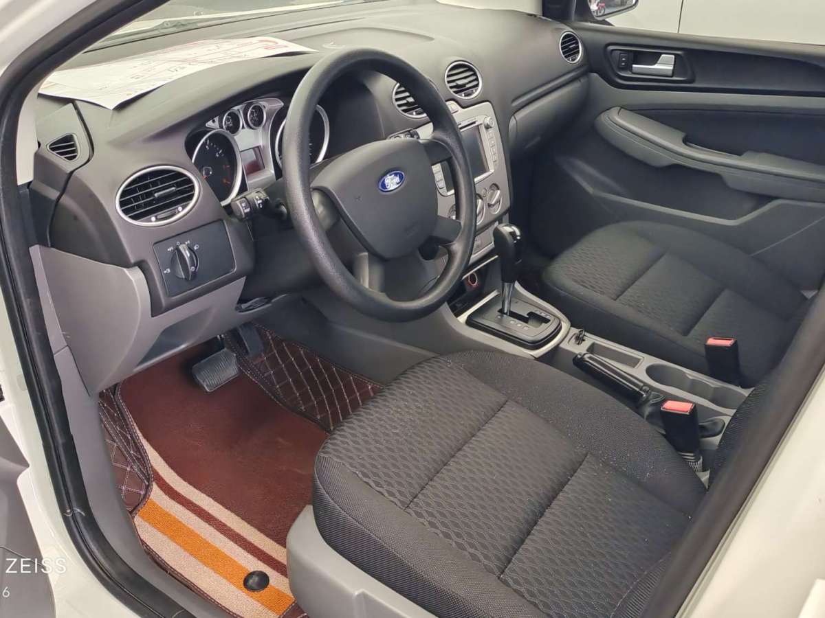 福特 ?？怂? 2012款 兩廂經(jīng)典 1.8L 自動基本型圖片
