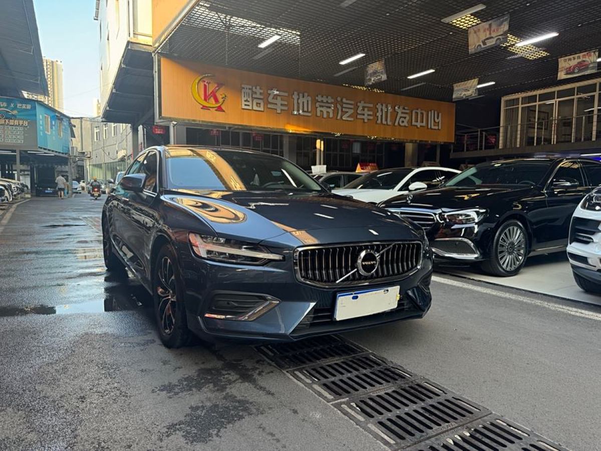 沃尔沃 S60L  2022款 B4 智逸豪华版图片