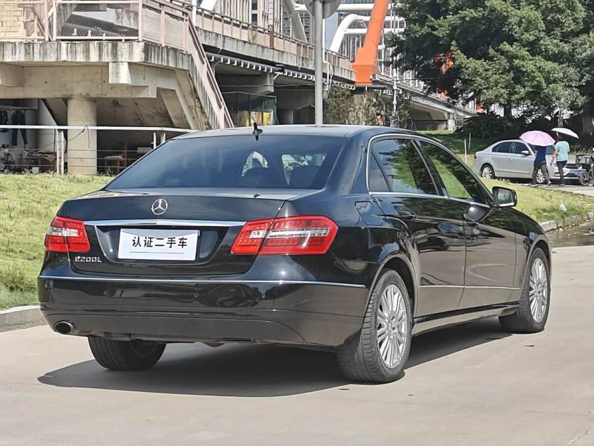 奔馳 奔馳E級(jí)  2012款 E 200 L CGI優(yōu)雅型圖片