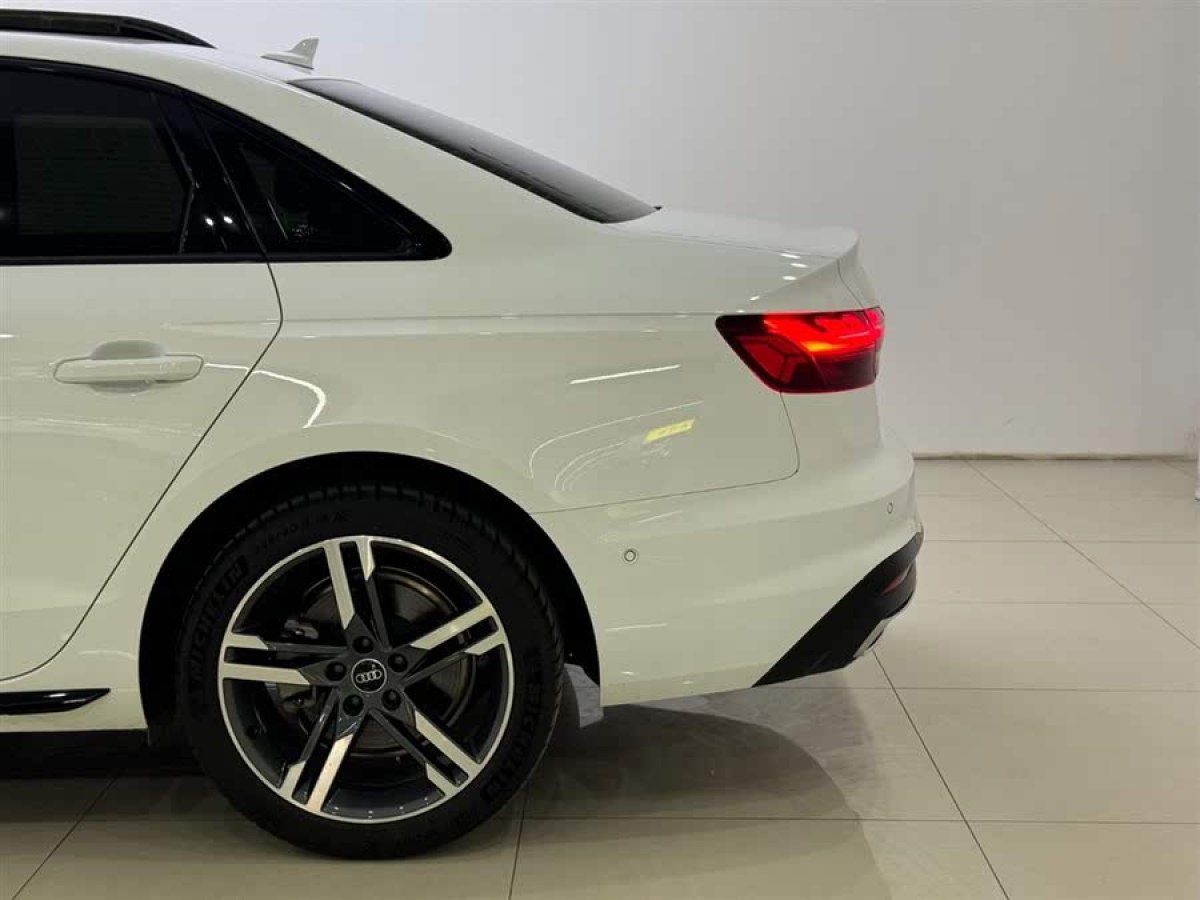 奧迪 奧迪A4L  2022款 40 TFSI 豪華動感型圖片