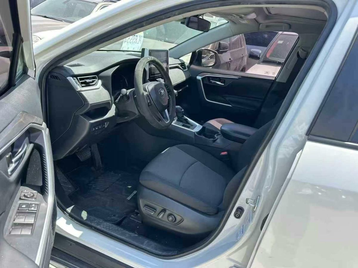 豐田 RAV4榮放  2020款 2.0L CVT兩驅(qū)風(fēng)尚版圖片