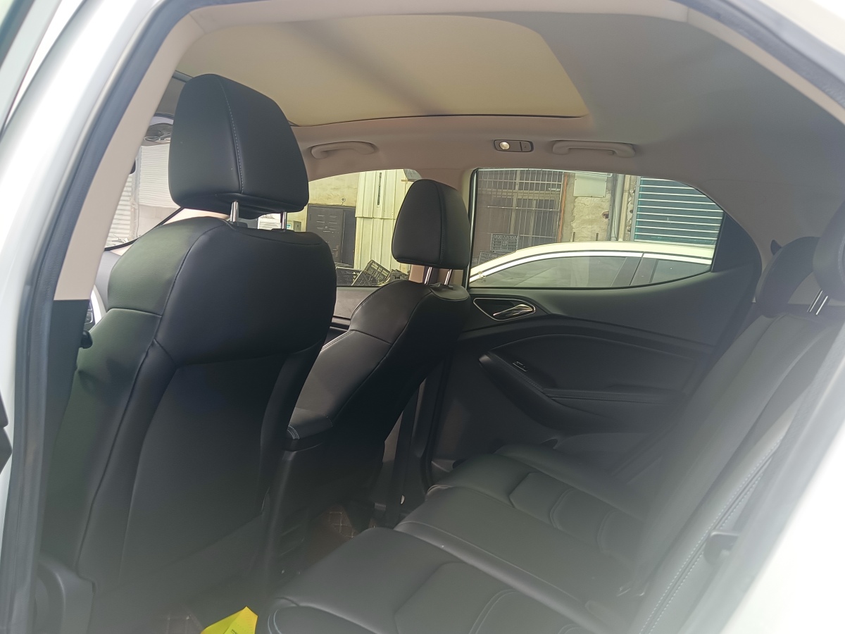 比亞迪 元新能源  2019款 EV360 智聯(lián)領尚型圖片