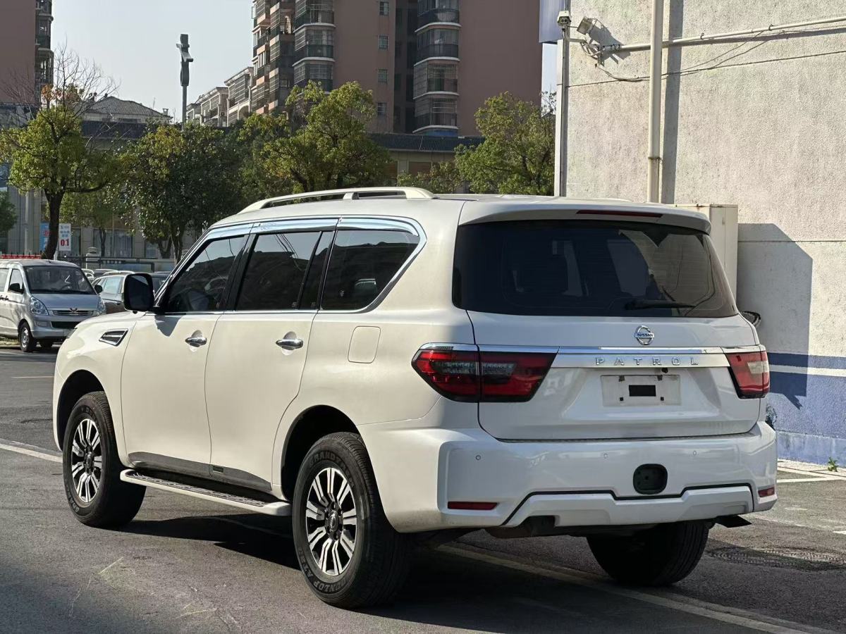 日產(chǎn) 途樂(lè)  2018款 4.0L 鉑金型圖片