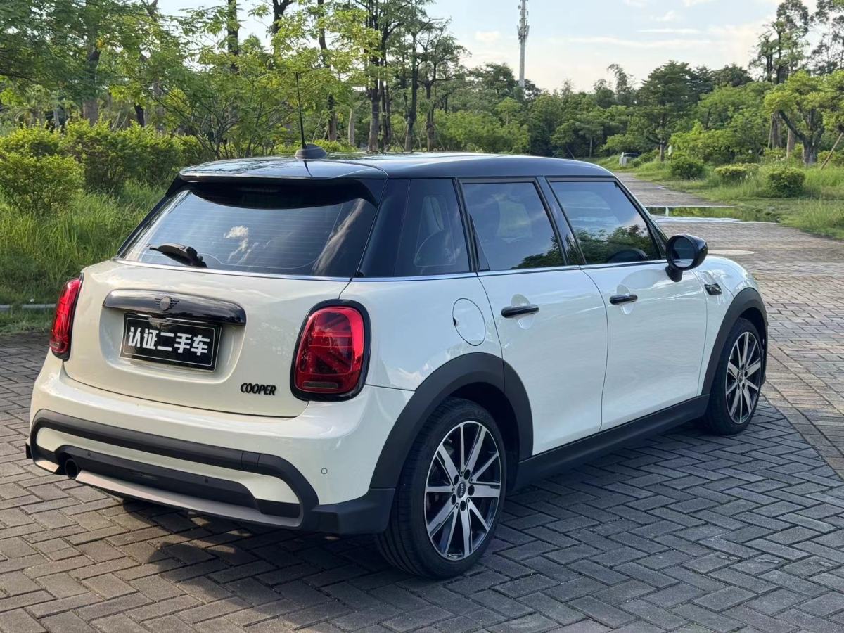 2022年10月MINI MINI  2022款 1.5T COOPER 藝術(shù)家 五門版