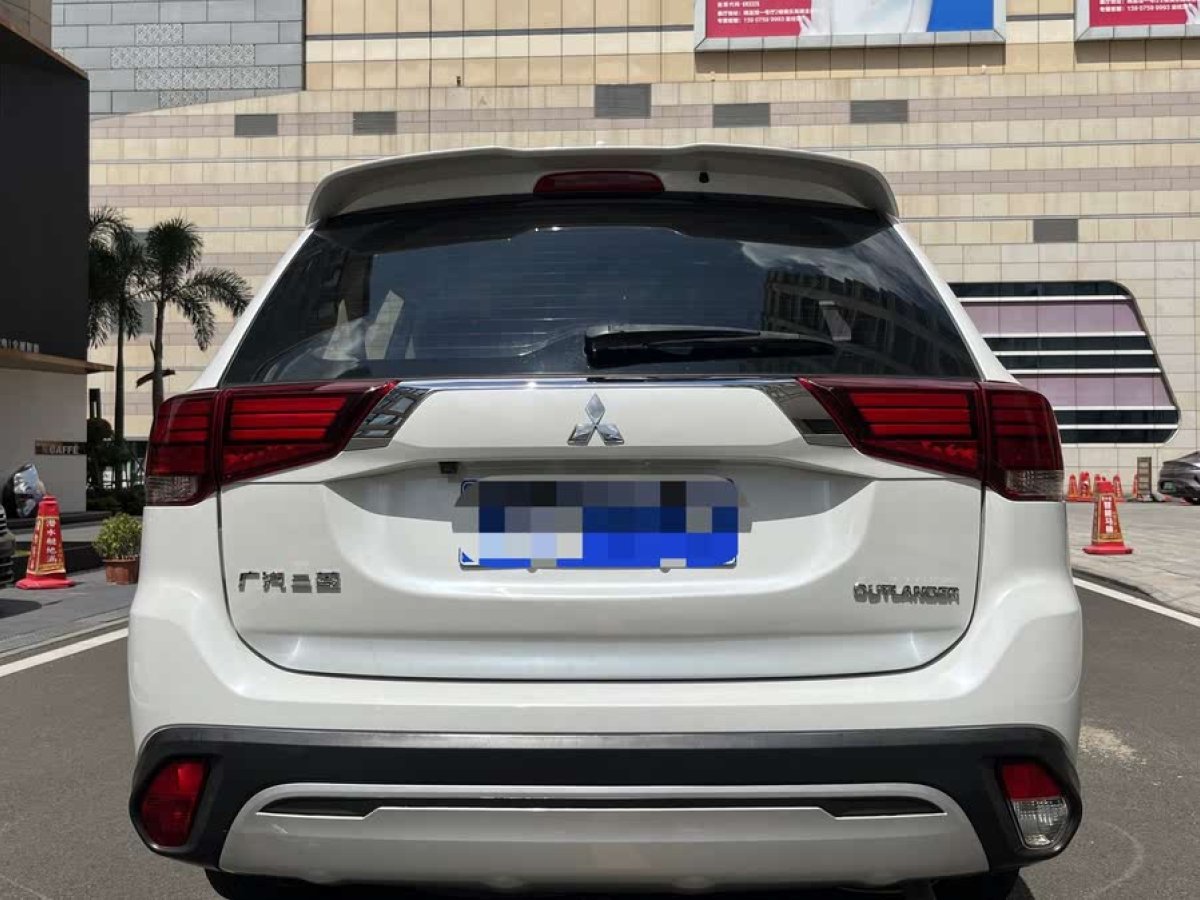 三菱 歐藍(lán)德  2019款 2.0L 兩驅(qū)暢享版 5座 國(guó)VI圖片