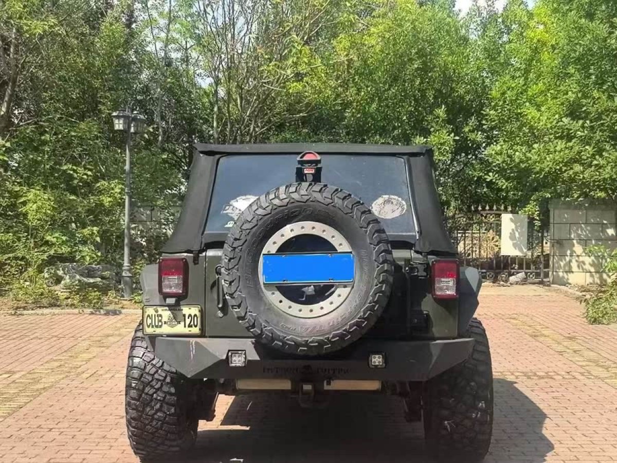 Jeep 牧馬人  2015款 3.0L Sahara 四門(mén)版圖片