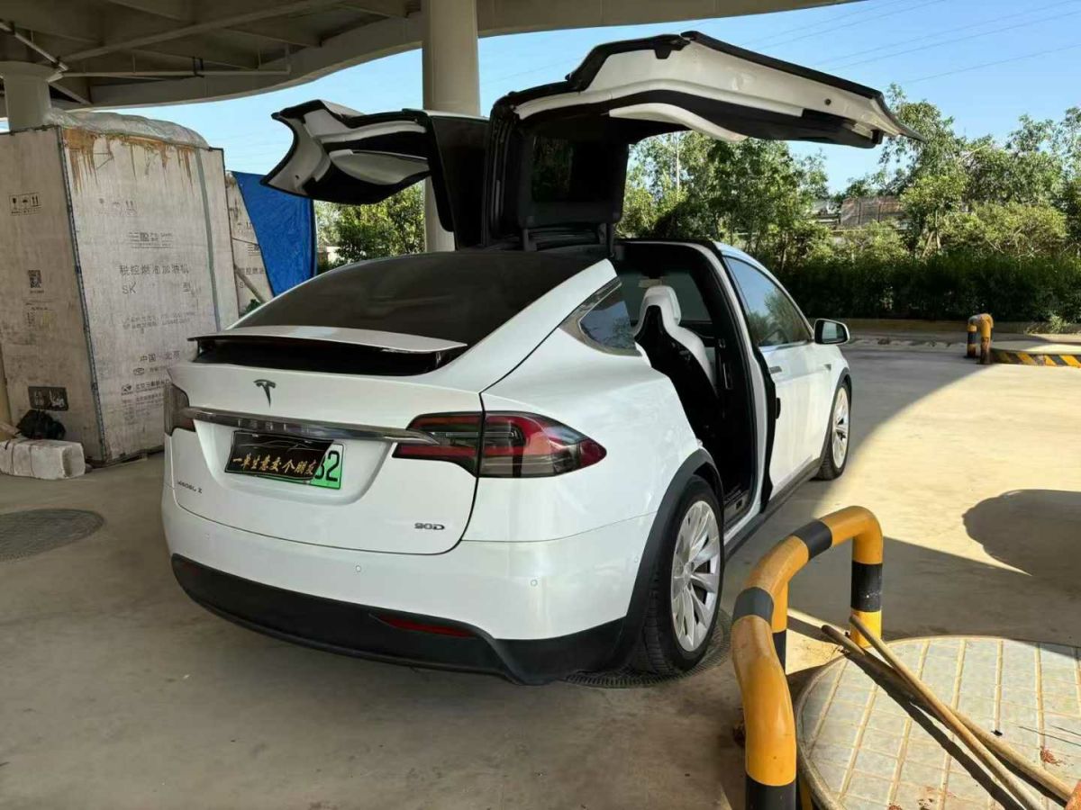 特斯拉 Model X  2016款 P90D ignature Red限量版圖片