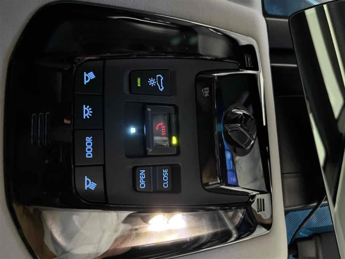 豐田 凌放HARRIER  2022款 雙擎 2.5L CVT四驅(qū)旗艦版圖片