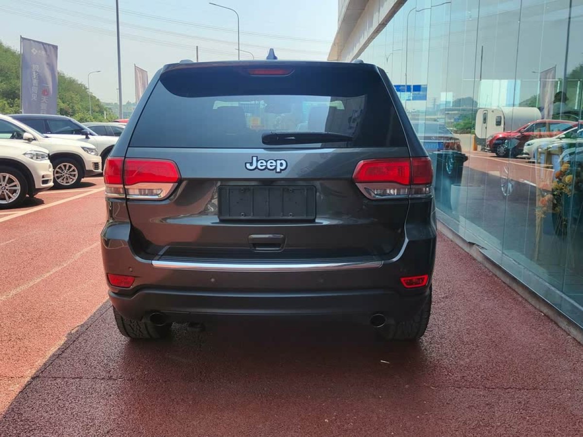Jeep 大切諾基  2015款 3.0TD 柴油 精英導(dǎo)航版圖片