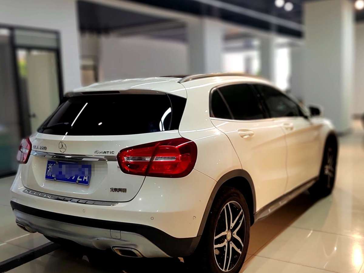 奔馳 奔馳GLA  2015款 GLA 220 4MATIC 時(shí)尚型圖片