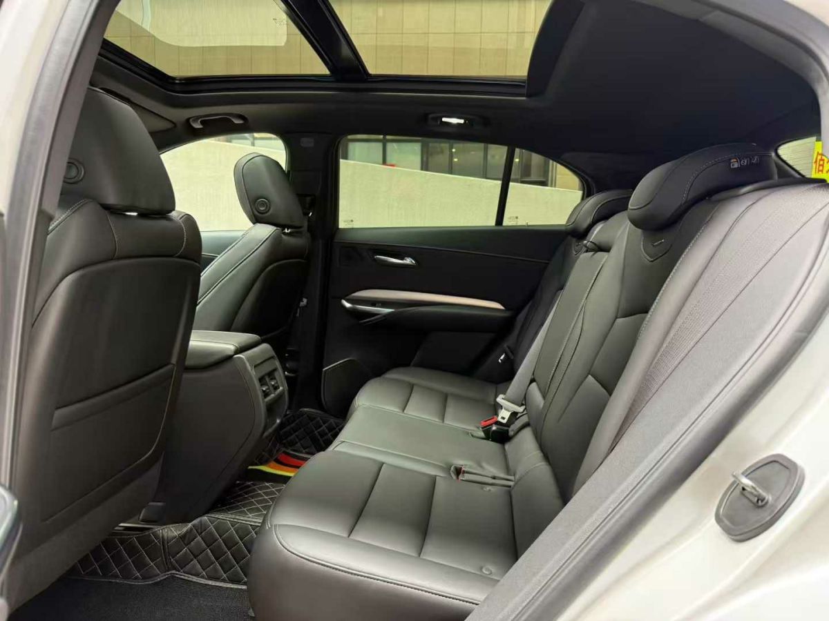 凱迪拉克 XT6  2021款 2.0T 七座兩驅(qū)豪華型圖片