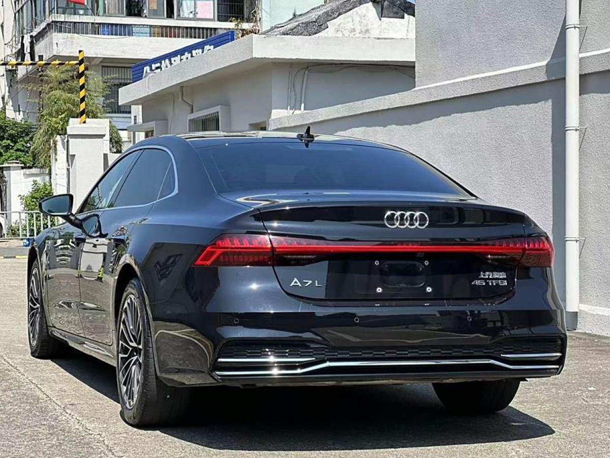 2023年1月奧迪 奧迪A7L  2022款 45 TFSI S-line 筑夢(mèng)青春版