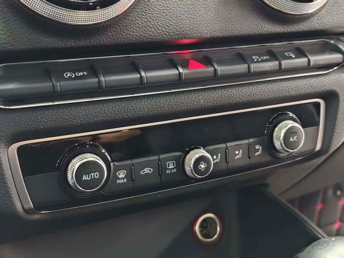 奧迪 奧迪A3  2014款 Sportback 40 TFSI S line 舒適型圖片