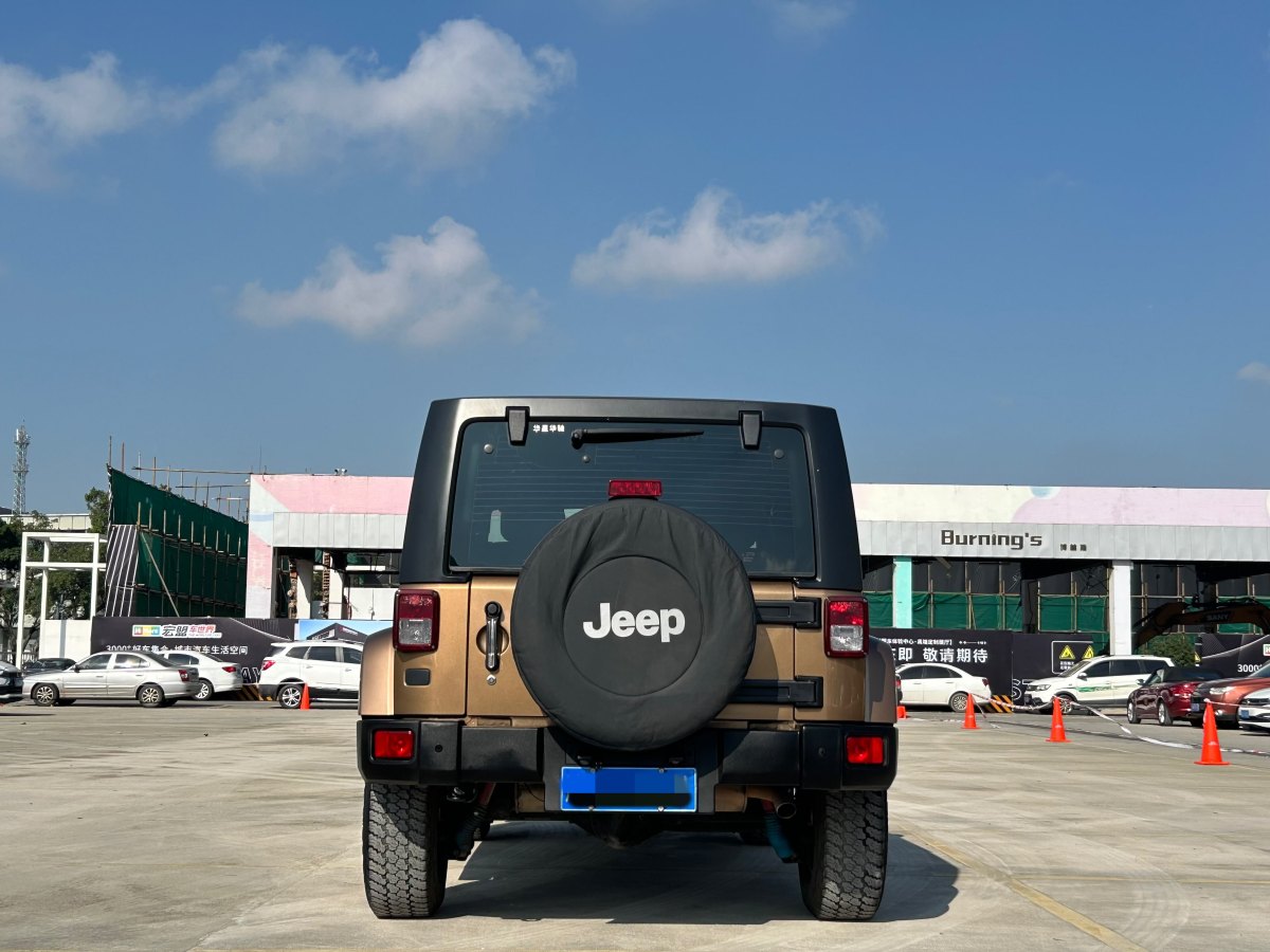 Jeep 牧馬人  2014款 3.0L Sahara 四門版圖片