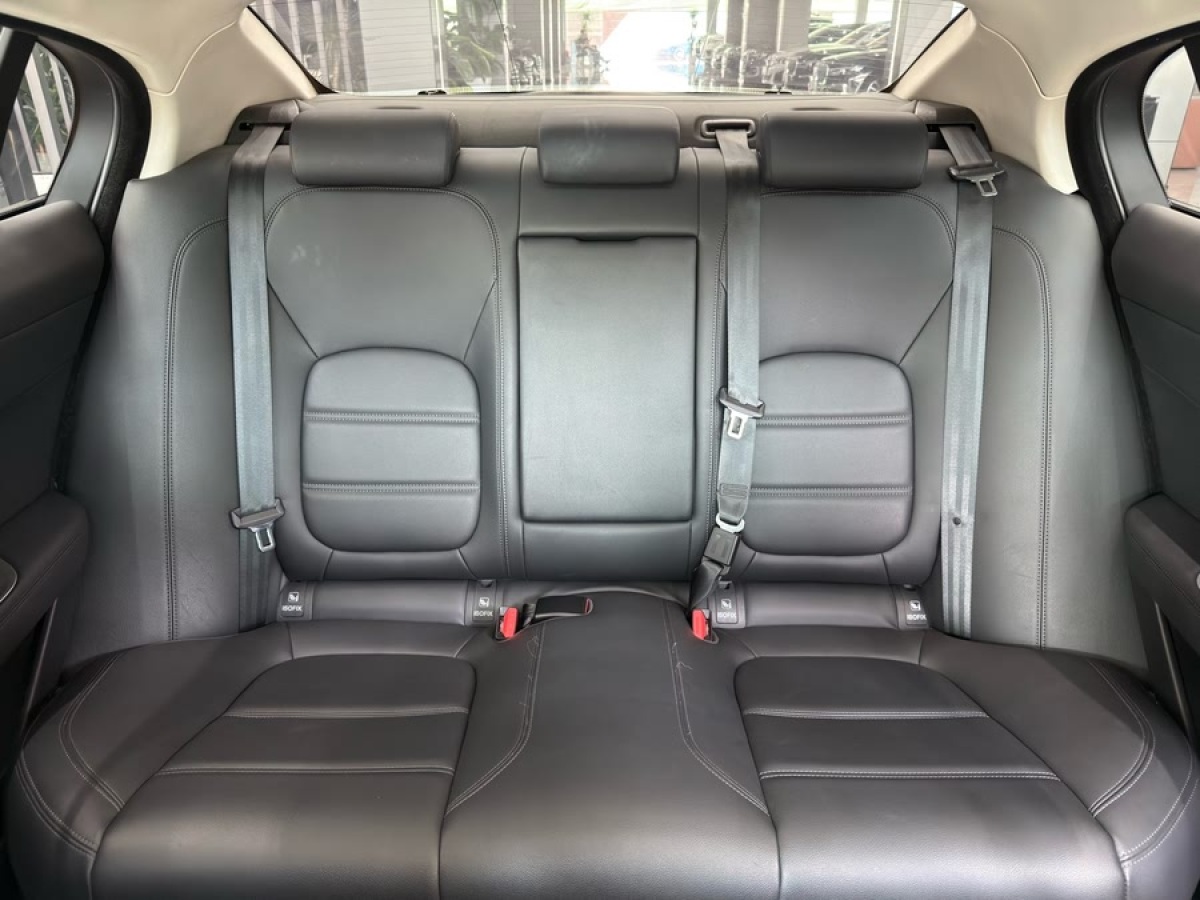 捷豹 XEL  2021款 2.0T 250PS S進取優(yōu)雅版圖片