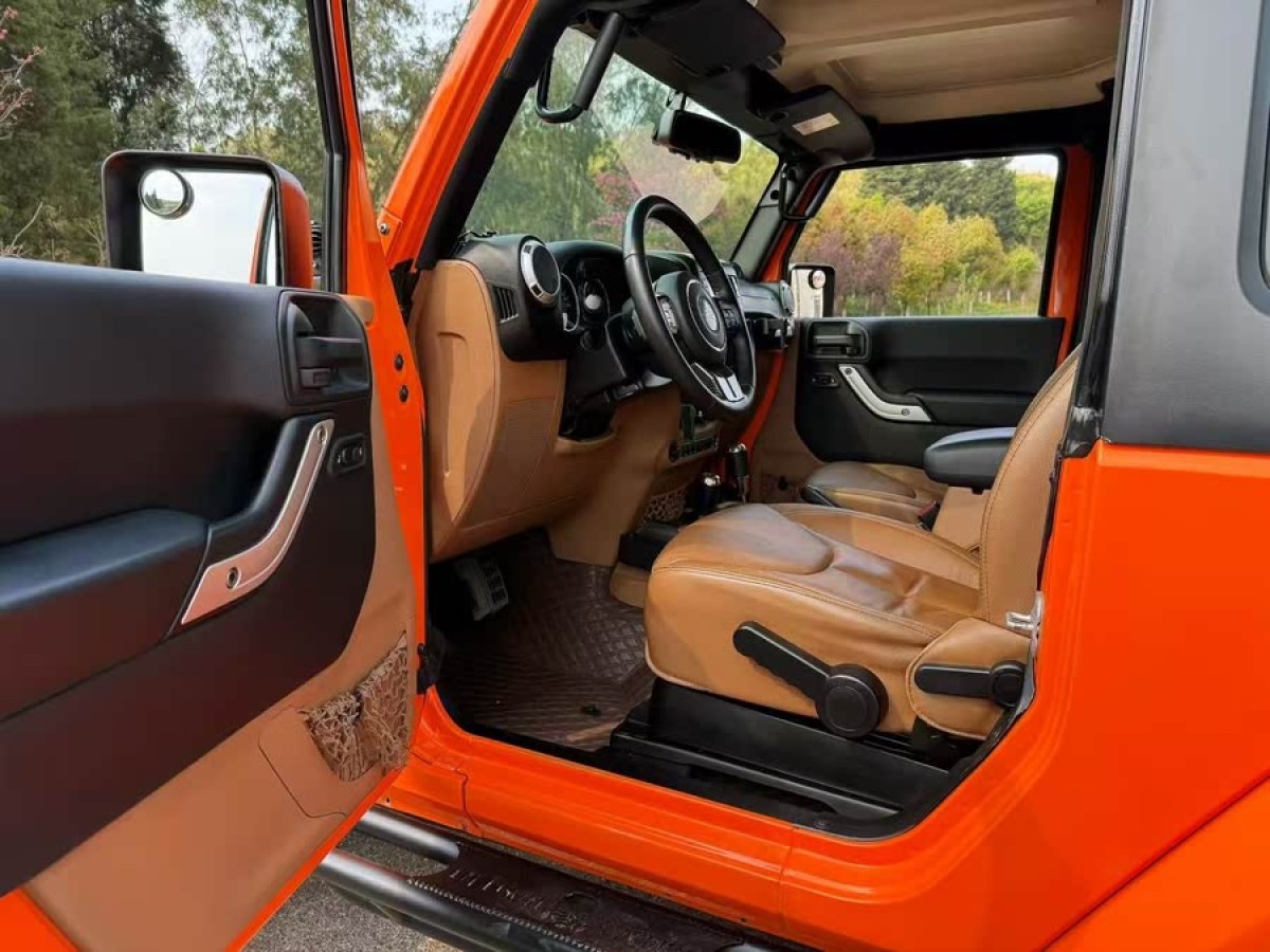 Jeep 牧馬人  2013款 3.6L Sahara 兩門版圖片