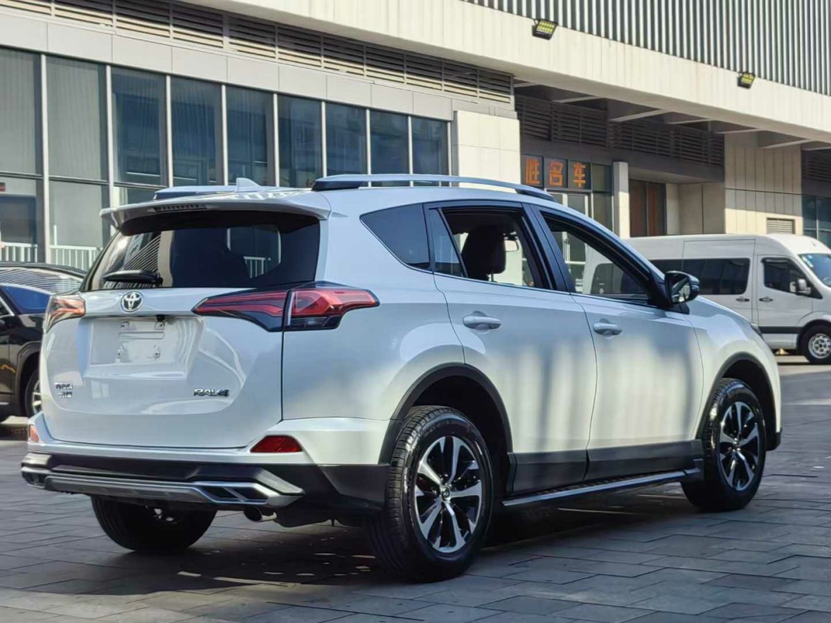 豐田 RAV4榮放  2018款 2.0L CVT兩驅(qū)風尚X版圖片