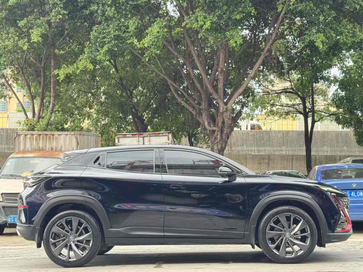 長(zhǎng)安 UNI-T  2020款 1.5T 尊貴型圖片