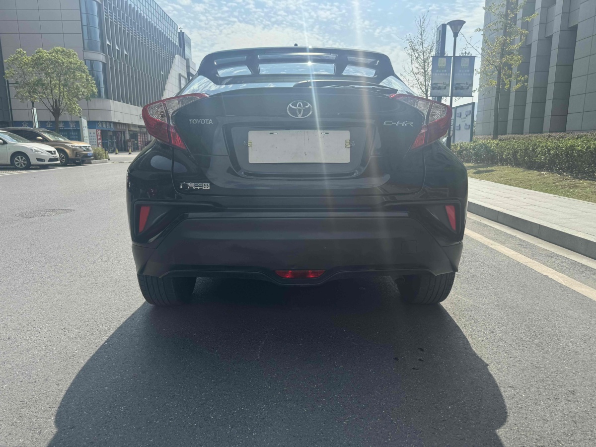 豐田 C-HR  2020款 2.0L 酷越領(lǐng)先版圖片