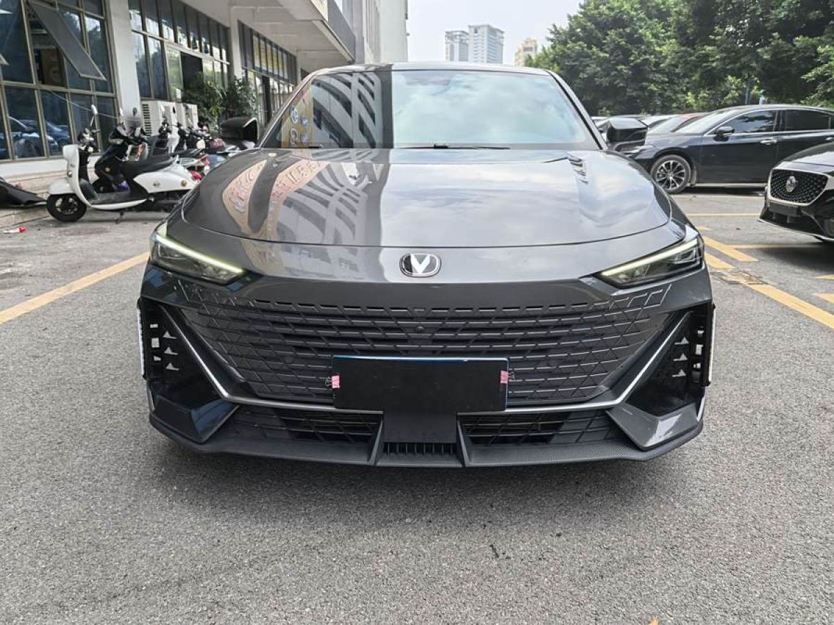 長安 長安UNI-V  2022款 1.5T 尊貴型圖片